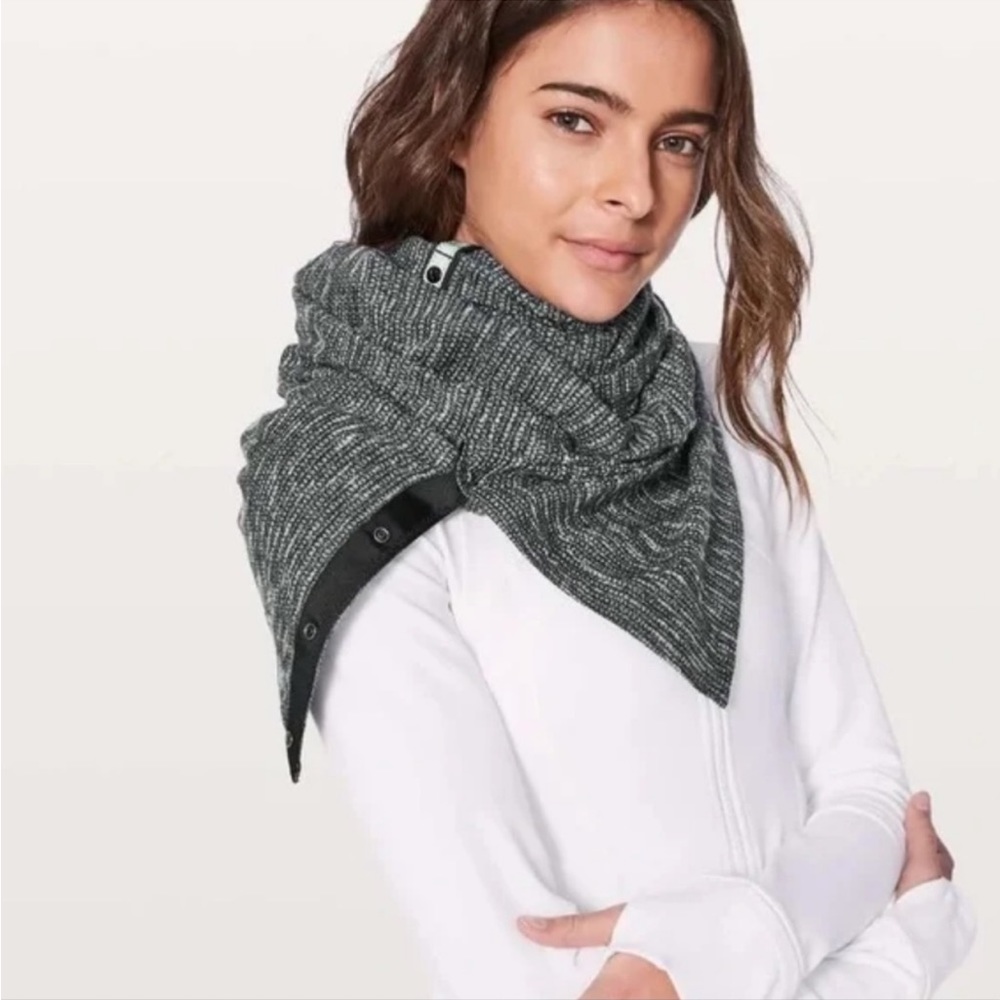 Lululemon Athletica Black White Vinyasa Versatile Scarf O/S